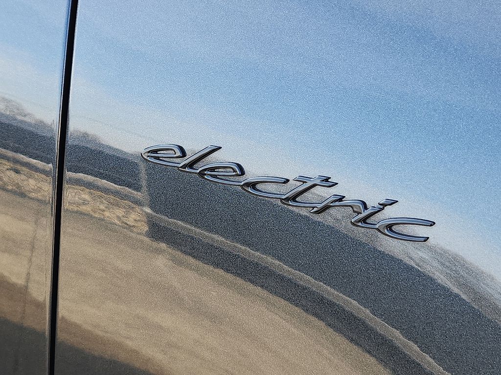 2025 Porsche Macan S - Photo 32