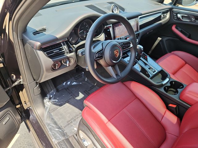 2025 Porsche Macan photo 4