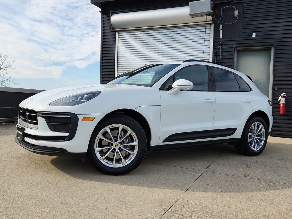 2025 Porsche Macan T