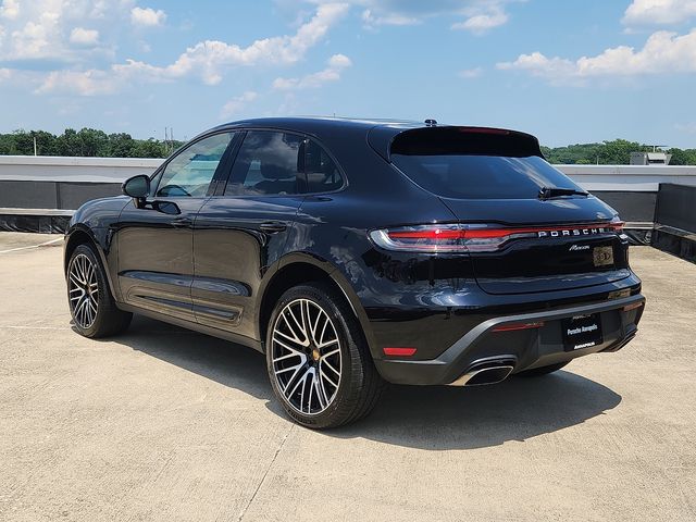 2025 Porsche Macan photo 3