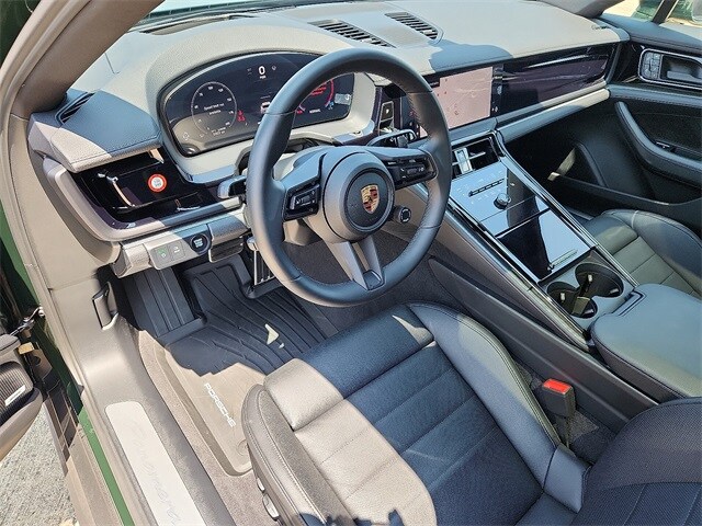 2025 Porsche Panamera photo 4