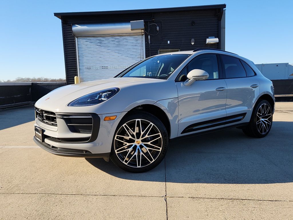 2025 Porsche Macan T