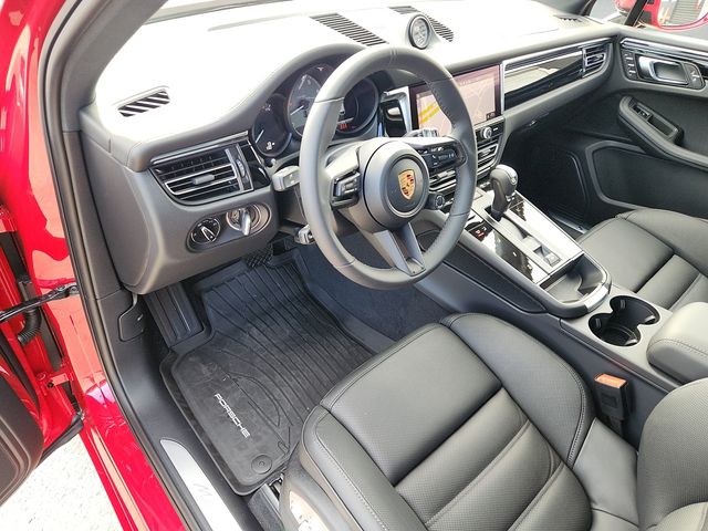2026 Porsche Macan S photo 4
