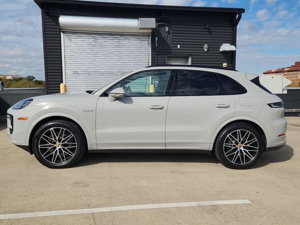 Used 2025 Porsche Cayenne E-Hybrid  SUV