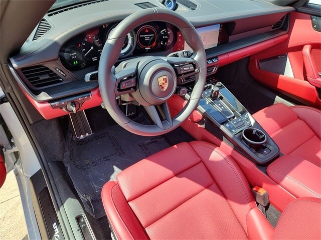 2024 Porsche 911 Targa 4 GTS photo 4