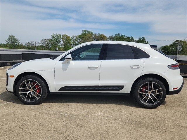 2024 Porsche Macan S photo 2