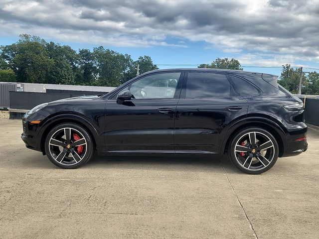 2021 Porsche Cayenne GTS photo 2