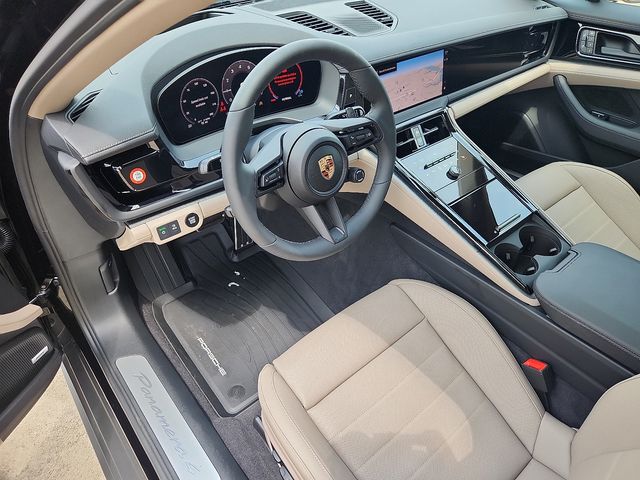 2025 Porsche Panamera 4 photo 4