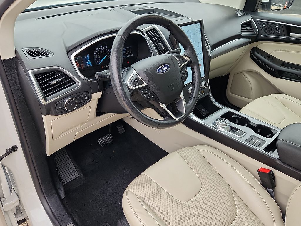 2021 Ford Edge Titanium photo 4