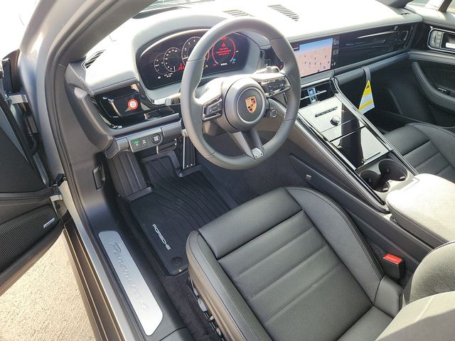 2026 Porsche Panamera 4 photo 4