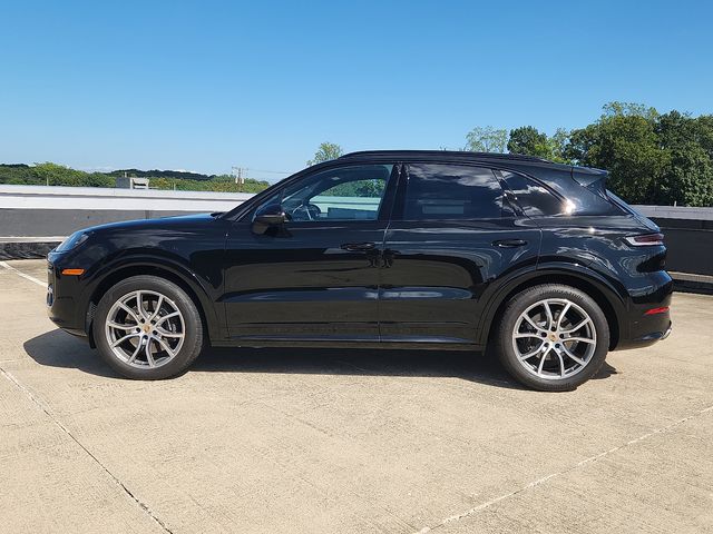 2025 Porsche Cayenne photo 2