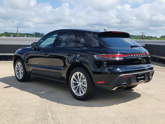 2026 Porsche Macan T photo 3