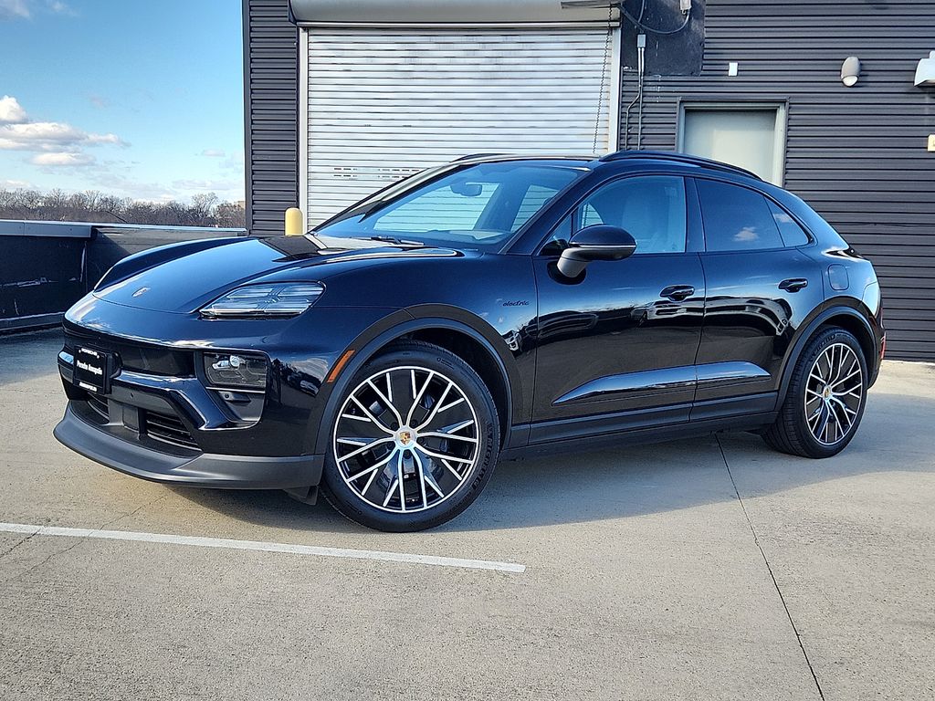 2025 Porsche Macan Base's photo