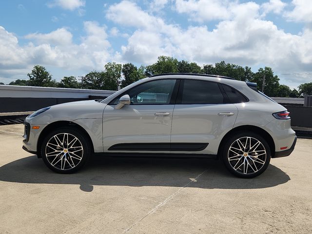 2026 Porsche Macan T photo 2