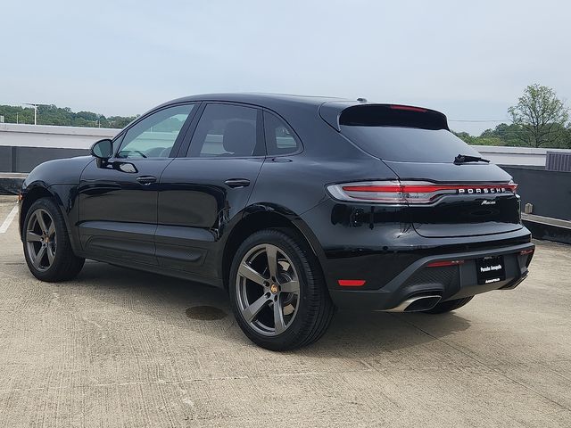 2025 Porsche Macan photo 2