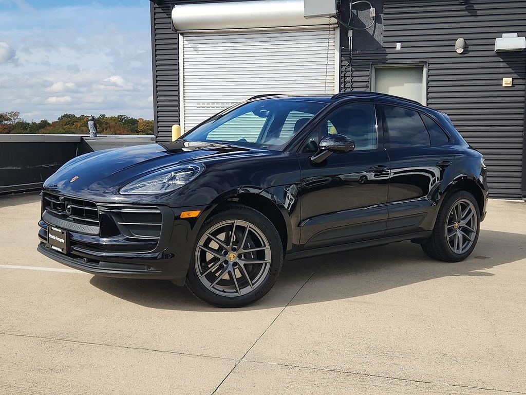 2025 Porsche Macan Base's photo
