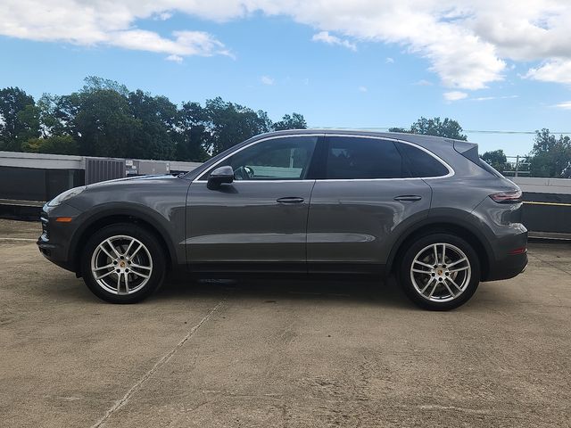 2020 Porsche Cayenne photo 2