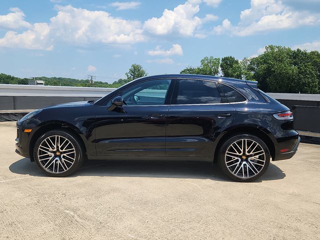 2025 Porsche Macan photo 2