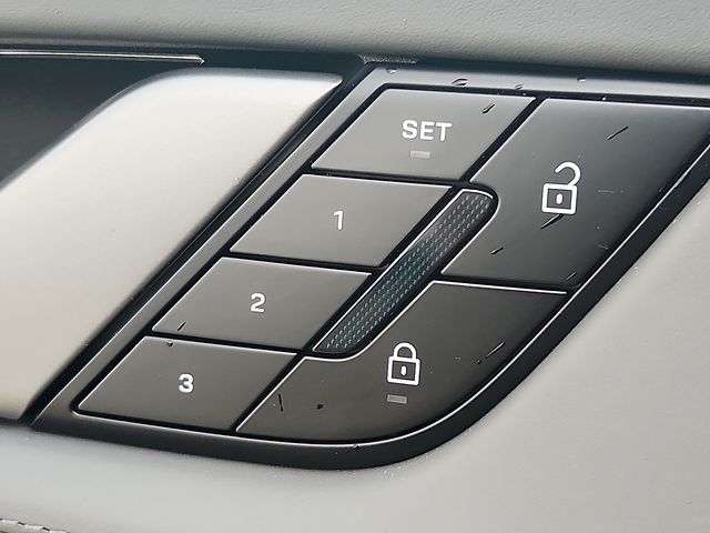 2025 Porsche Taycan Base - Photo 23