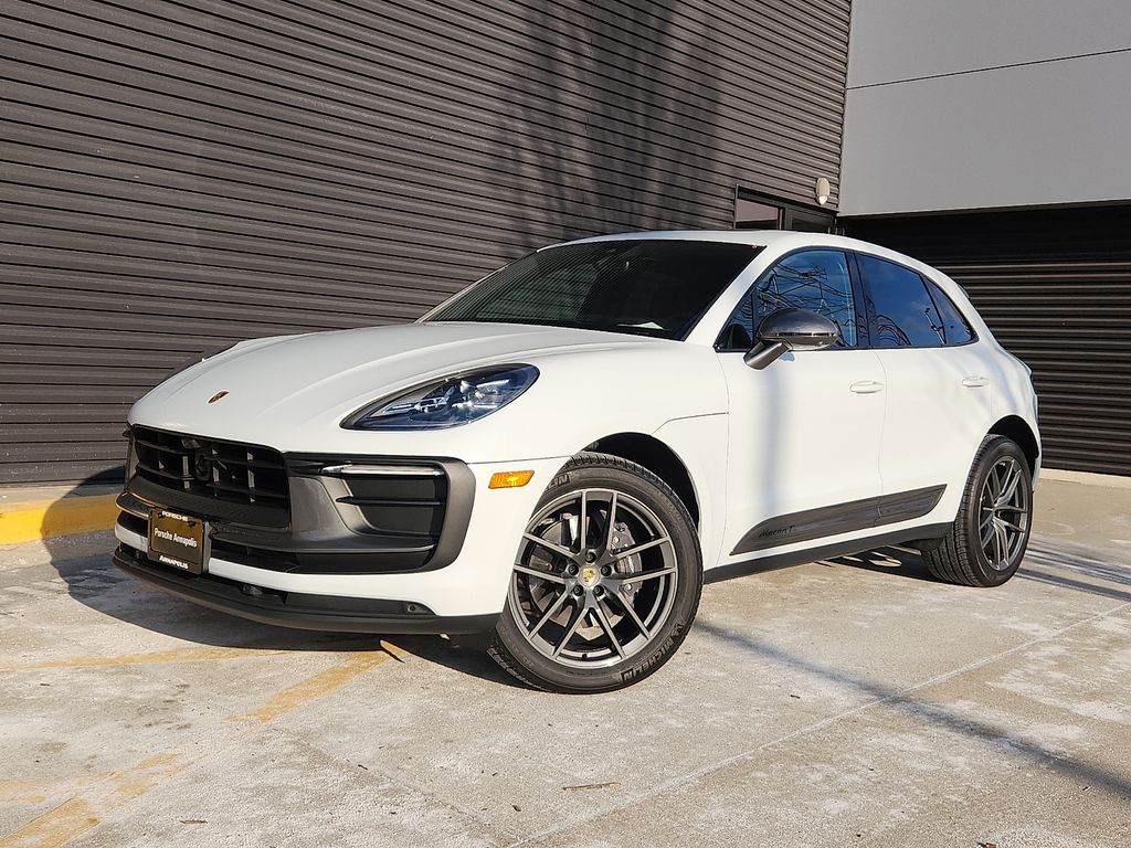 2025 Porsche Macan Base