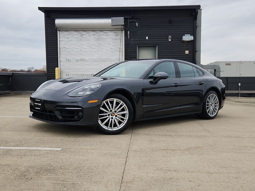 2022 Porsche Panamera's photo