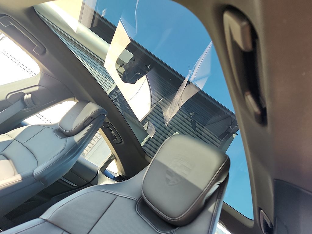 2025 Porsche Taycan Base - Photo 13