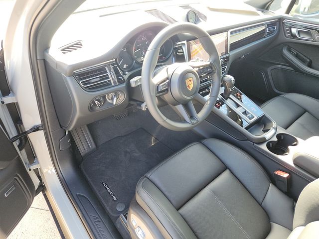 2026 Porsche Macan T photo 3