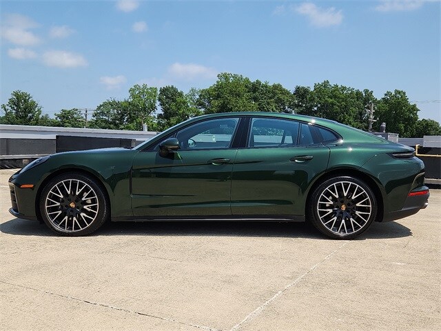 2025 Porsche Panamera photo 2