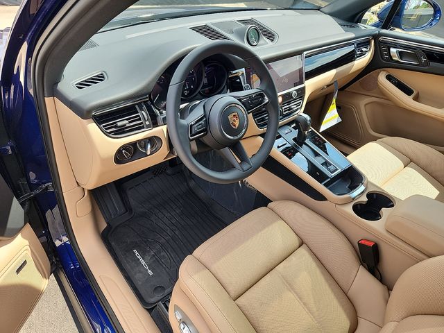 2026 Porsche Macan T photo 4