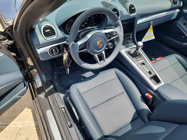 2025 Porsche Boxster photo 4