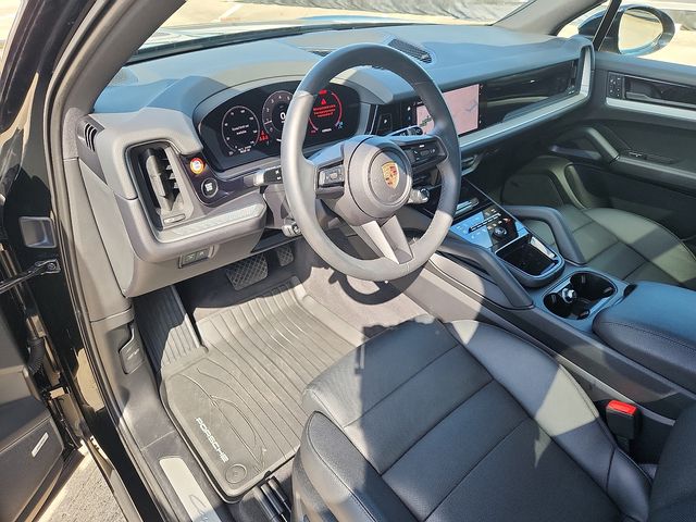 2025 Porsche Cayenne photo 4