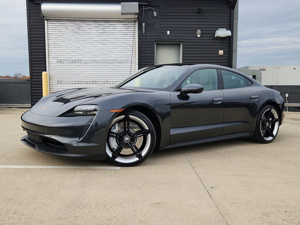 2022 Porsche Taycan Base's photo