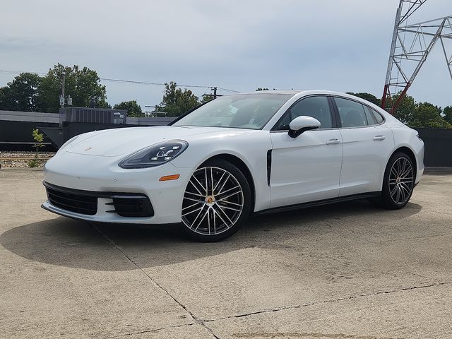 2019 Porsche Panamera Base's photo