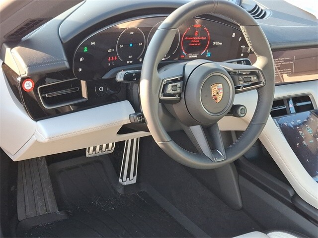 2025 Porsche Taycan 4S photo 4