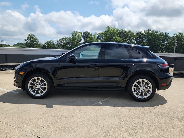 2026 Porsche Macan T photo 2