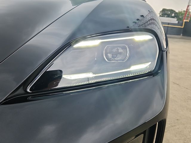 2025 Porsche Taycan Base - Photo 8