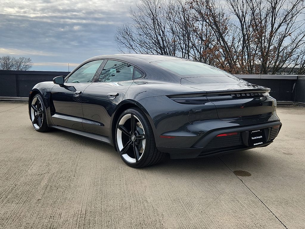 2022 Porsche Taycan photo 3
