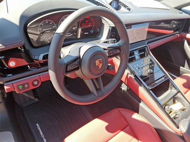 2025 Porsche Panamera 4 photo 4