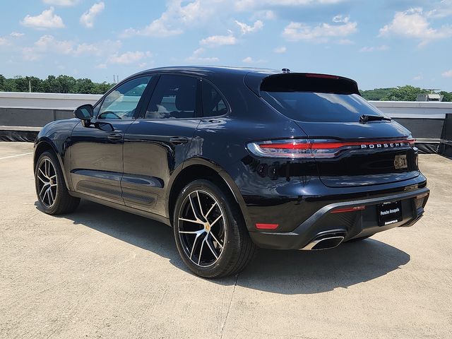 2025 Porsche Macan photo 3