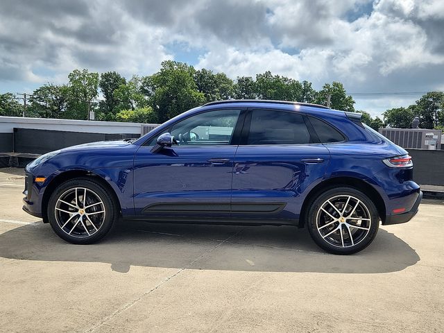 2026 Porsche Macan T photo 2