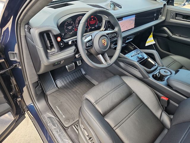 2025 Porsche Cayenne Coupe GTS photo 4