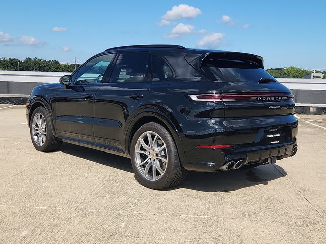 2025 Porsche Cayenne photo 3