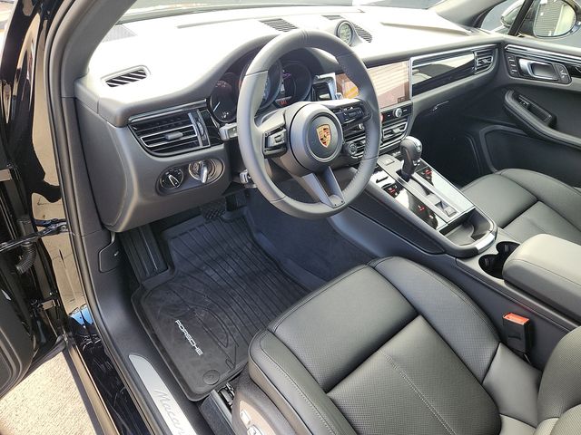 2026 Porsche Macan S photo 4
