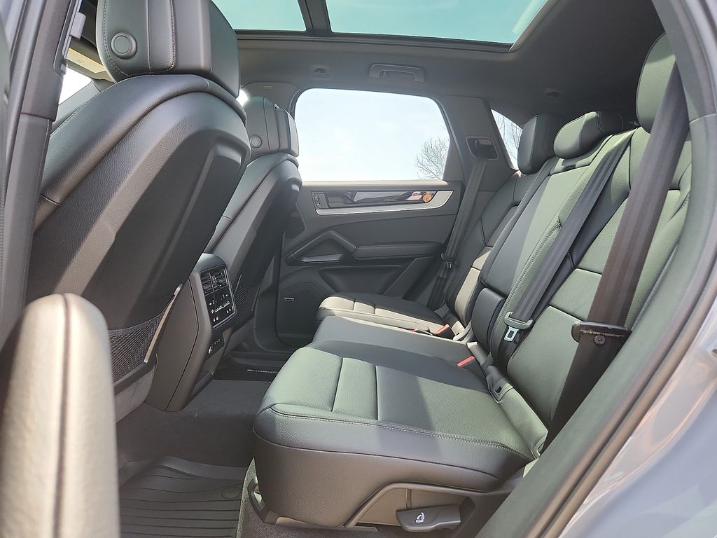 2026 Porsche Cayenne Base - Photo 10