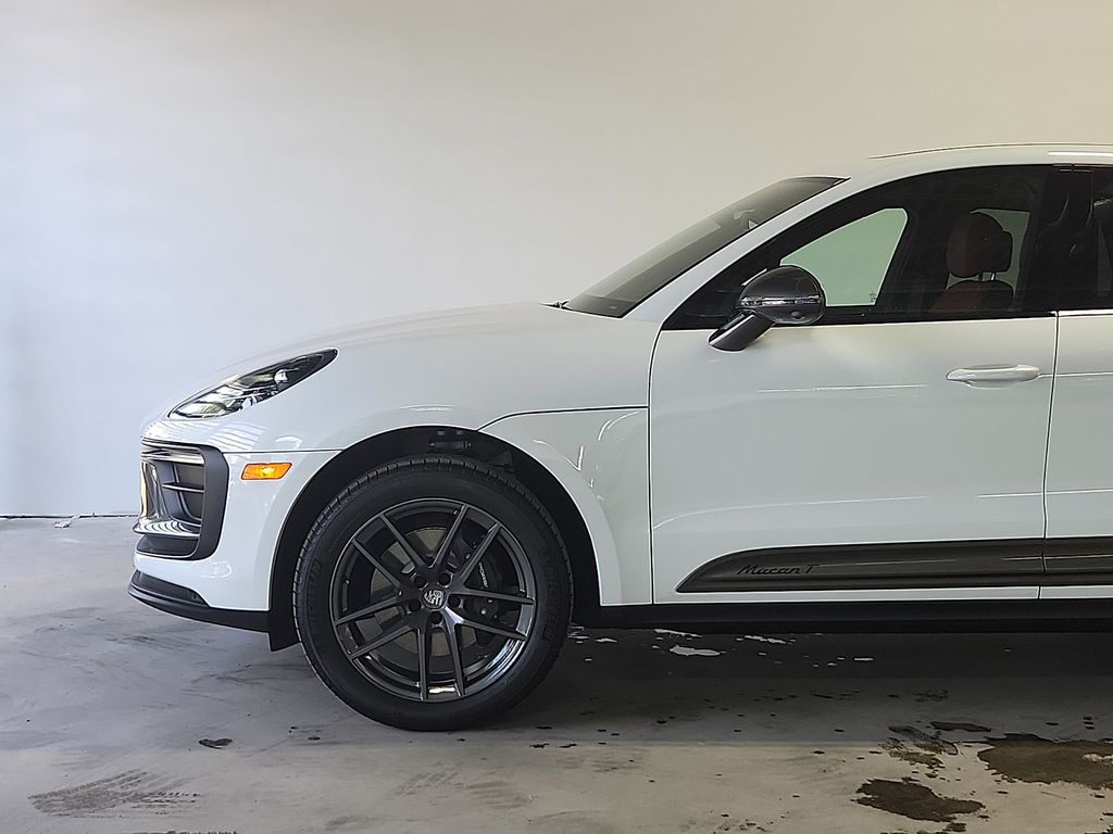 2026 Porsche Macan T - Photo 6