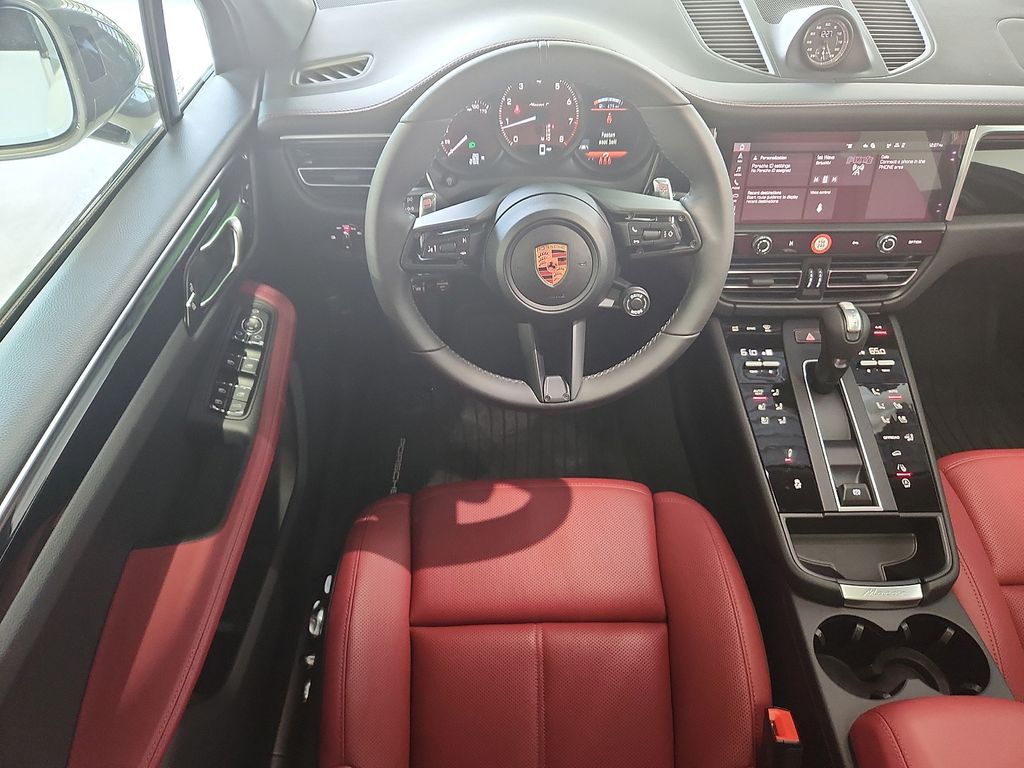 2026 Porsche Macan T - Photo 12