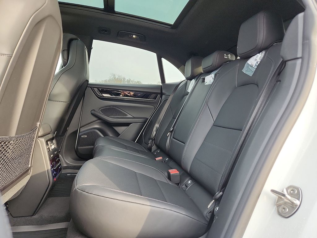 2026 Porsche Macan S - Photo 10