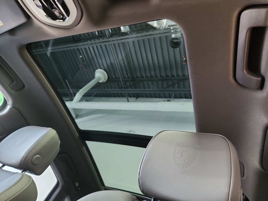 2026 Porsche Macan Base - Photo 14