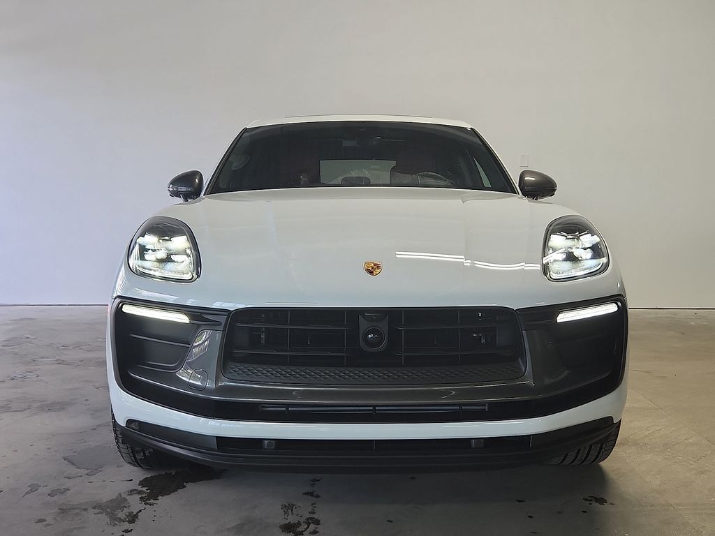 2026 Porsche Macan T - Photo 8
