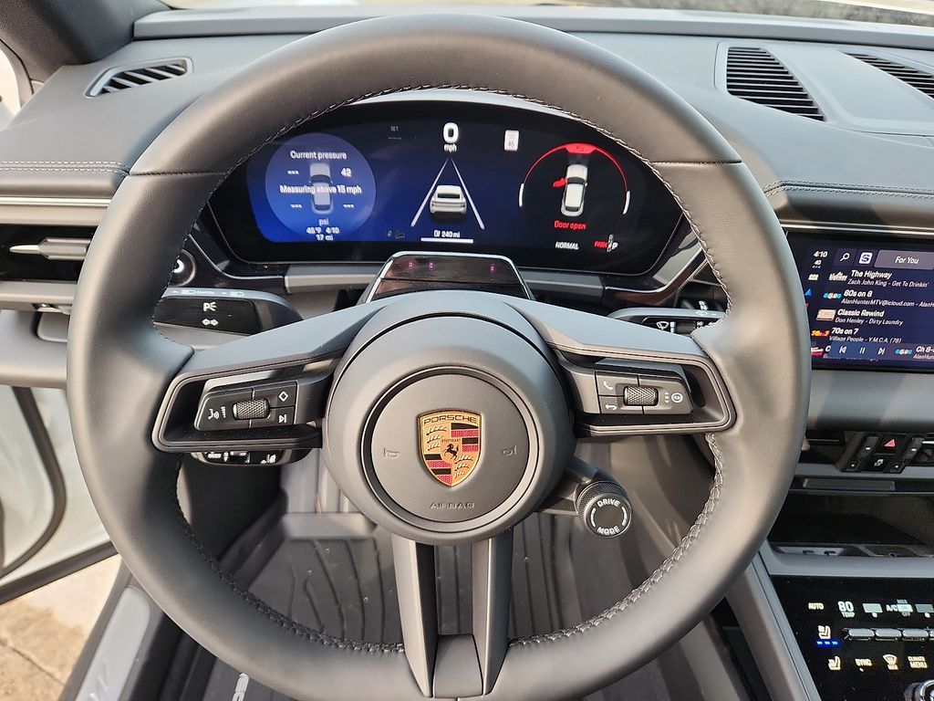 2026 Porsche Macan S - Photo 19